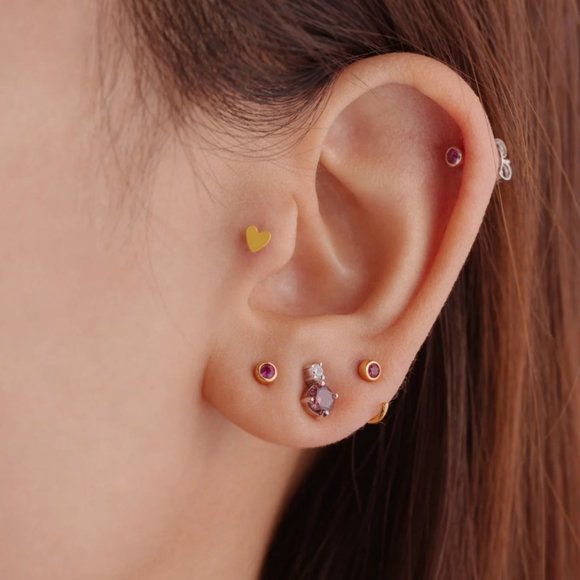 Little Heart Internal Threaded Labret Flat Back Earrings - Picture 4 of 5